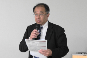 開会の挨拶をする森研究担当理事