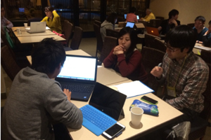 夜中もビジネスプランをブラッシュアップ