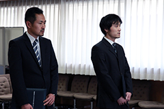 （右）中西助教、（左）小林助教