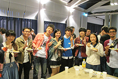 歓談する学生達