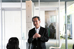 古山学長の開会の挨拶の様子