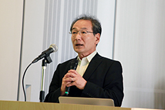 古山学長のプレゼンテーションの様子