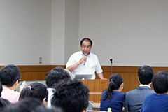 森肇副学長による開会挨拶の様子