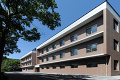 南西角より14，15号館外観