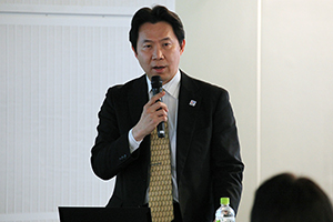 基調講演を行う片岡文部科学省人材政策課長