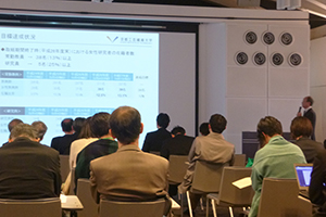 取組報告を行う森迫センター長