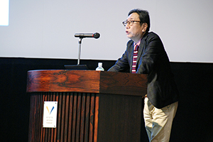京都大学倫理学教育研究センター長　水谷氏の講演の様子