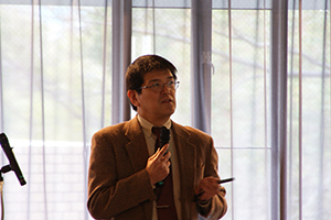 一色准教授の講演の様子