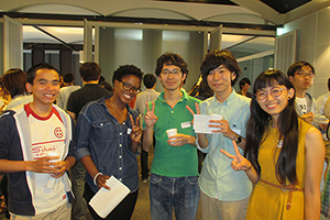 歓談する学生達