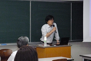 津止教授の講演の様子
