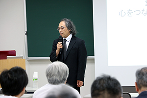 開会の挨拶をする森本拠点長