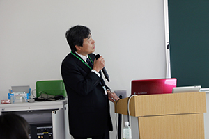 出木谷医院　出木谷　寛院長の講演の様子