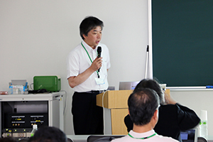 ゆう薬局本部取締役　神林純二氏の講演の様子