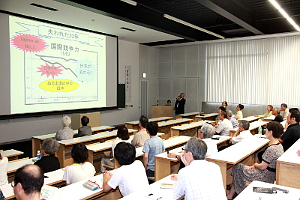 加納剛太客員教授の講演の様子