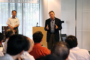 ジム プラマー氏の講演の様子