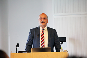 ディミトリス パブリディス氏の講演の様子