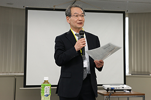開会の挨拶をする古山学長