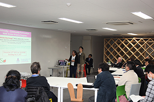 国際化モデル研究室の活動報告の様子