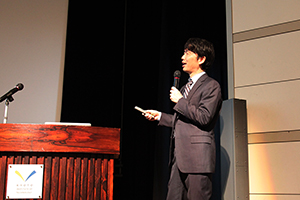 浦山教授の講演の様子