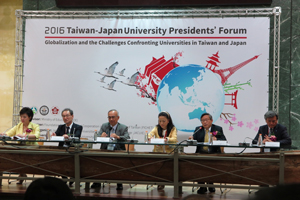 パネルディスカッション（左から2番目が古山学長）