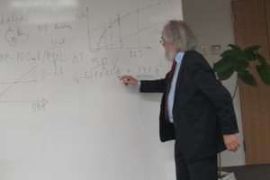 Robert H. Schuster氏