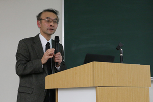 寶珍輝尚教授による講演の様子