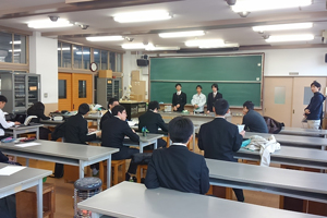 コンピュータ部によるスピーカ製作の講習