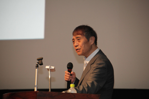 安藤氏の講演の様子