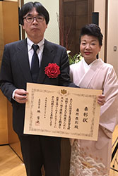 写真左：桑原教授 右：土井輝子研究所代表 土井輝子氏