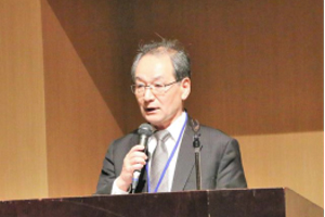 開会の挨拶をする古山学長