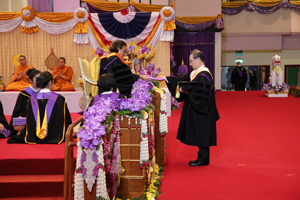 President Furuyama receives an Honorary Doctoral Degree in Architecture by Princess Sirindnhorn.