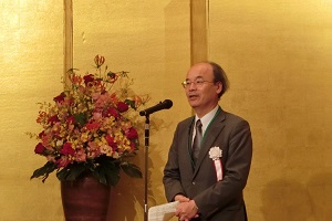 交流会での森迫学長の挨拶の様子