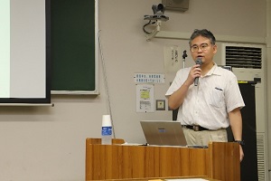 文部科学省研究振興局学術研究助成課 辻山課長補佐による講演

