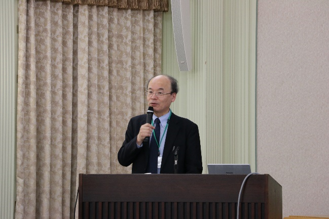 開会の挨拶をする森迫学長