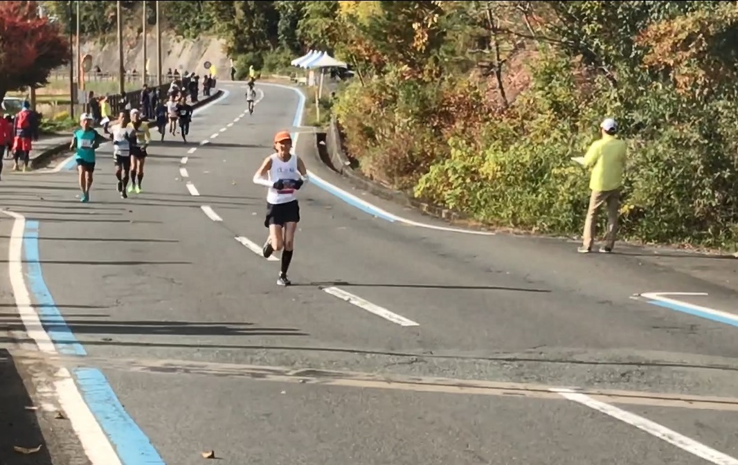 声援の中を走る太田さん