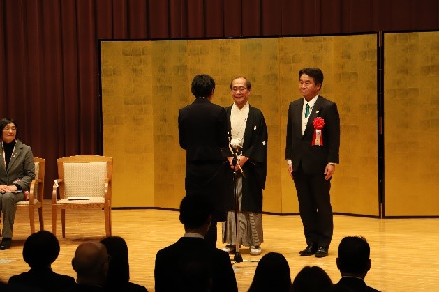 受賞者代表として謝辞を述べる太田さん