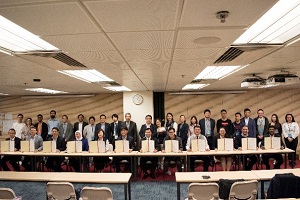 共同宣言を終え記念撮影