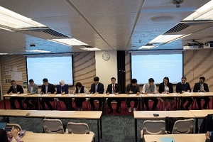 12大学・機関による共同宣言署名の様子