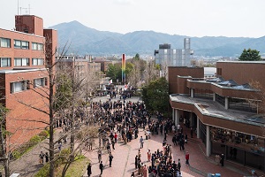 卒業・修了学生や保護者