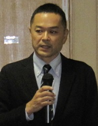 研究への抱負を述べる髙橋准教授