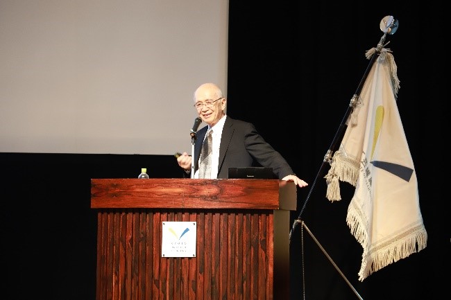 記念講演する西 義雄教授