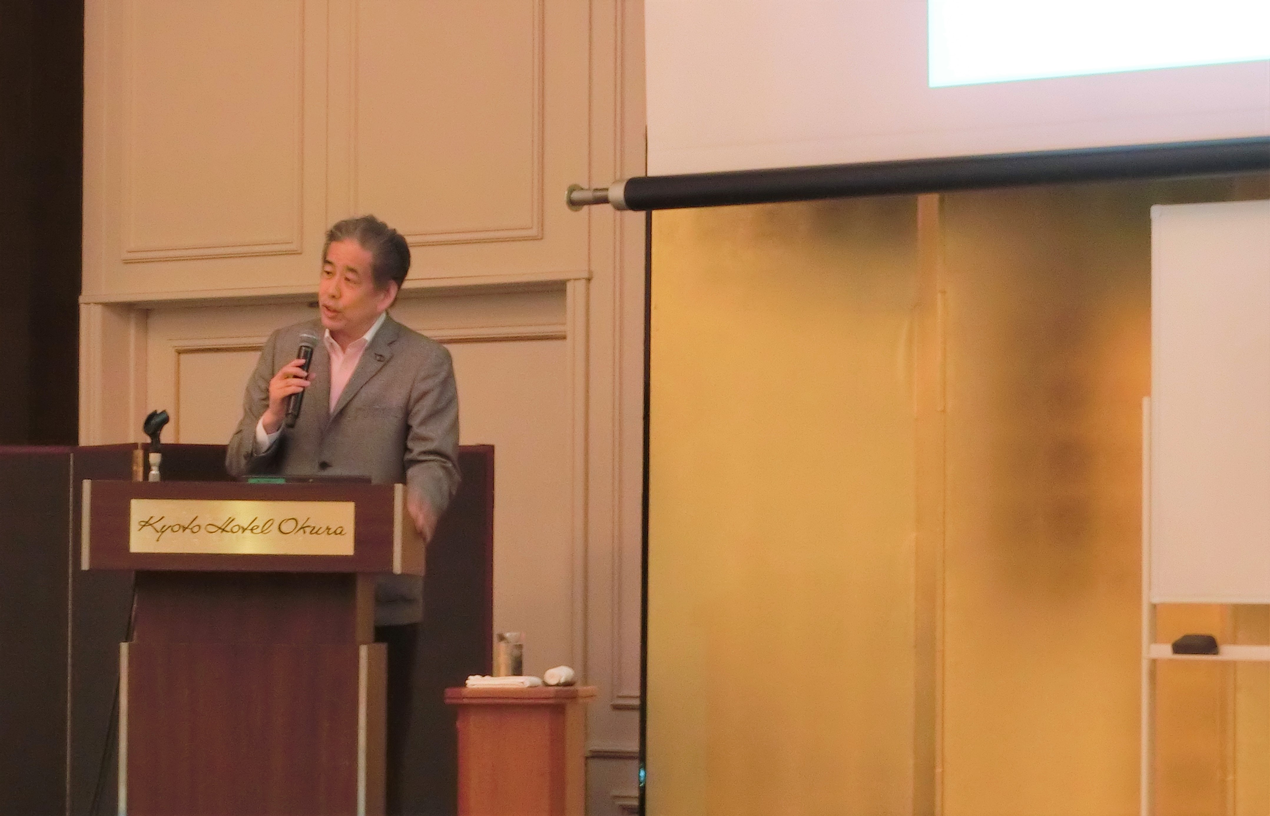 株式会社スポーツコミュニケーションズ
代表取締役二宮清純氏