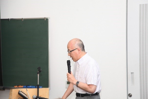 大学の現況の説明を行う
秋富アドミッションセンター長
