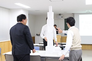 プロジェクトマネジメントに関するグループワークの様子