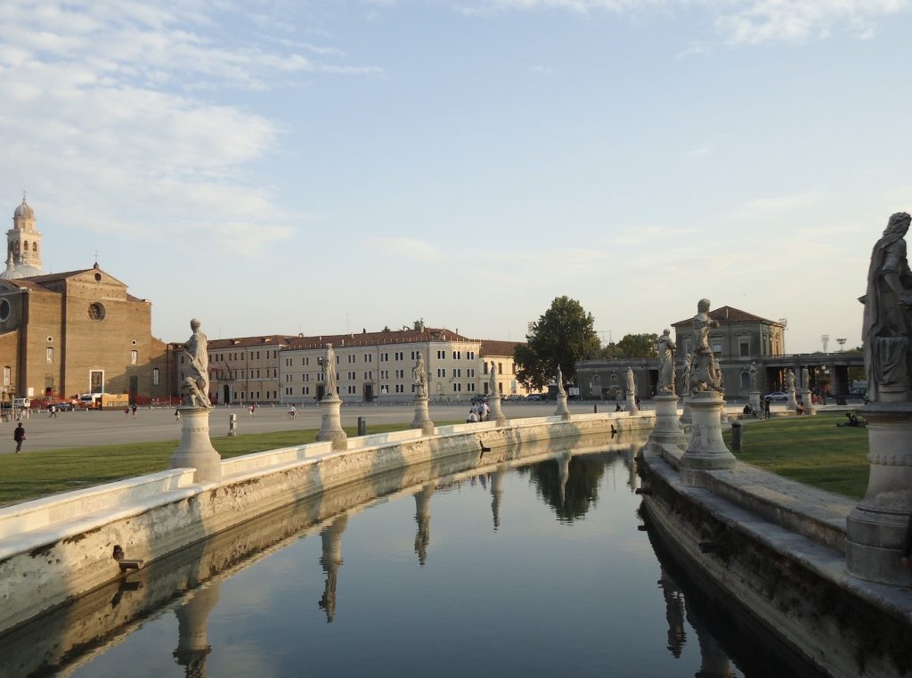 写真1:パドヴァ市民の憩いの場 Prato della Valle