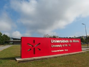 ミーニョ大学の正門前