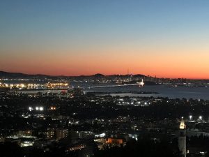 研究所から見たバークレーの町と対岸のサンフランシスコ。