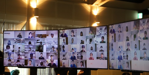 オンラインで受講する学生