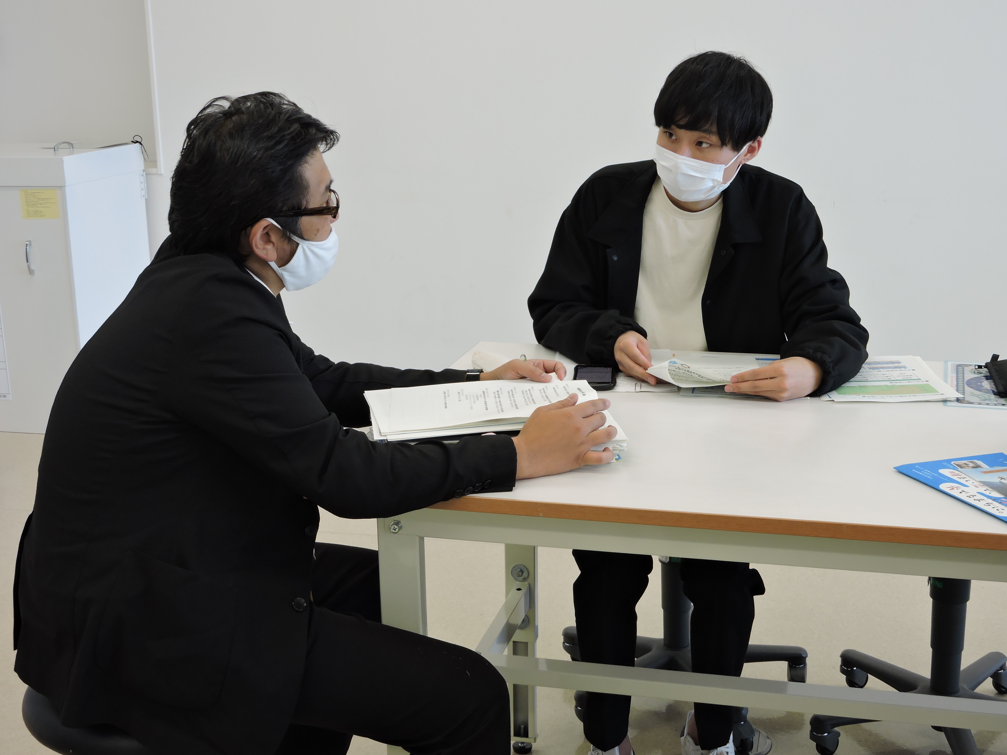 F「福知山城」について取材する吉田さん